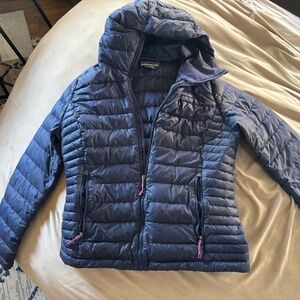 Small Patagonia Women’s Navy Puffer